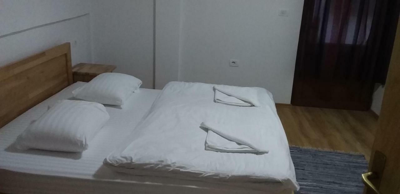 Bujtinat E Lugines Valboneアパートホテル 部屋 写真