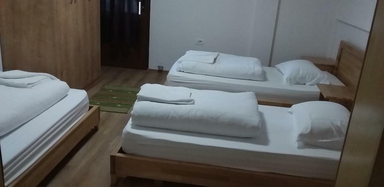 Bujtinat E Lugines Valboneアパートホテル 部屋 写真